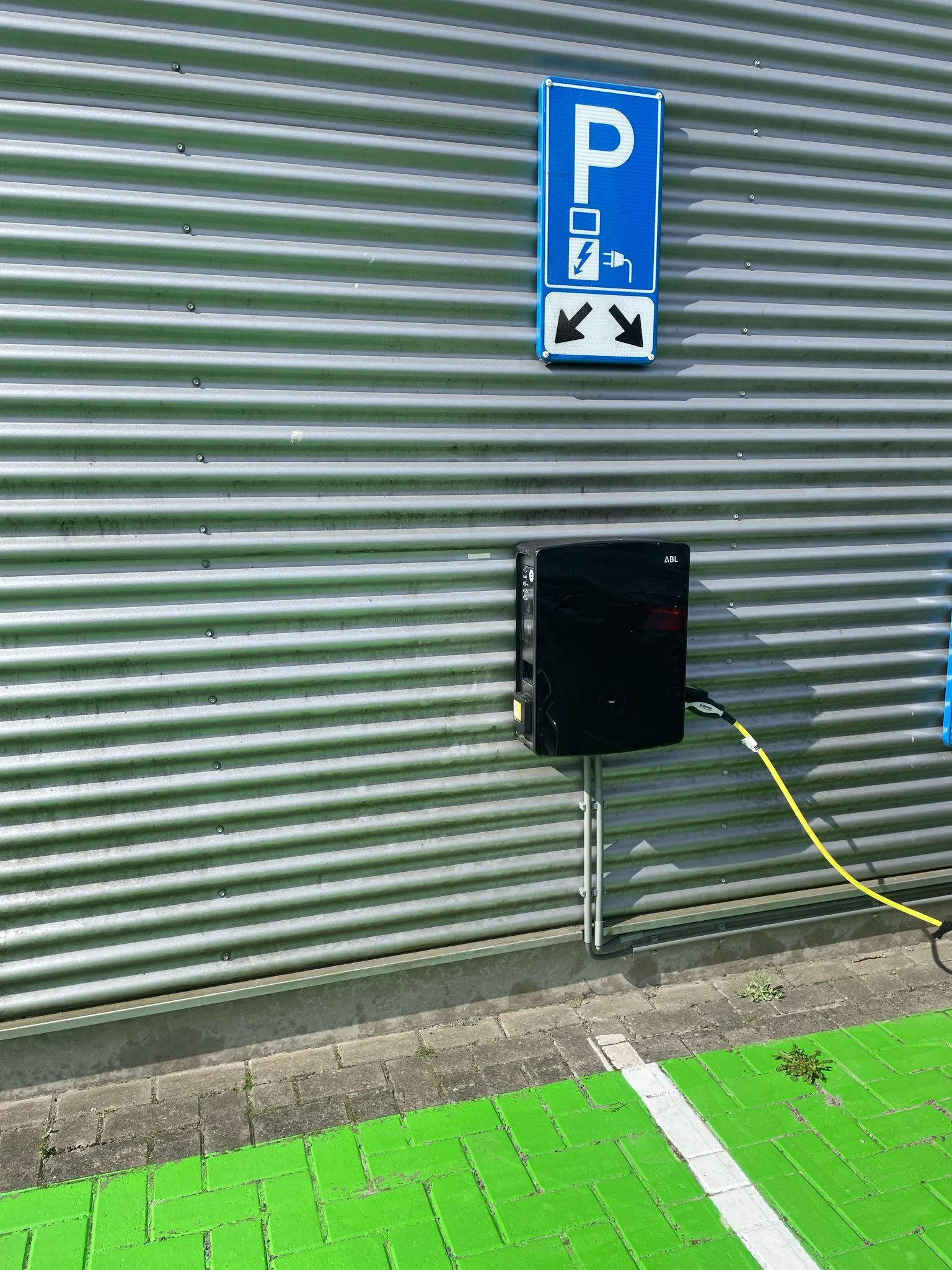 Dijkman elektrotechniek laadpaal installatie